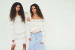Zwei Frauen tragen Kleidung von Designers Remix